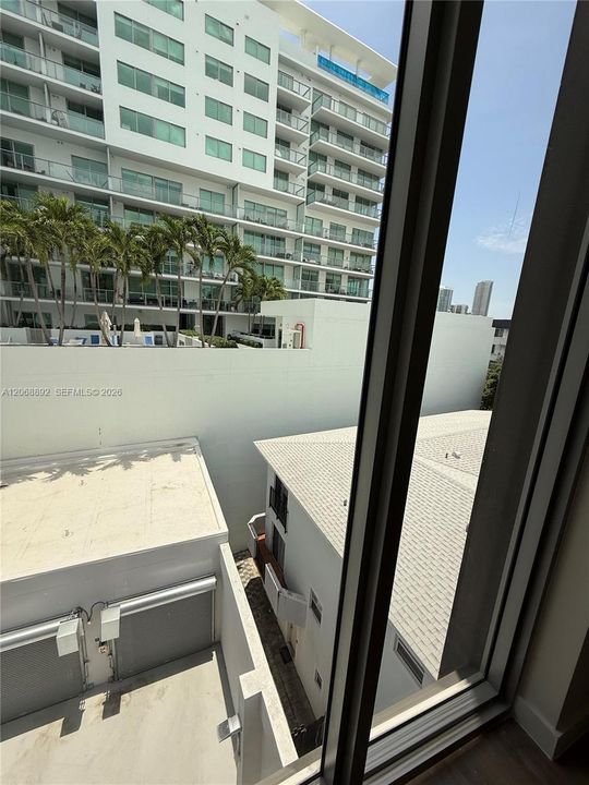 For Rent: $5,500 (2 beds, 2 baths, 975 Square Feet)