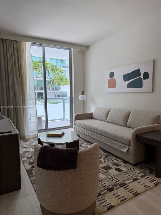 For Rent: $5,500 (2 beds, 2 baths, 975 Square Feet)