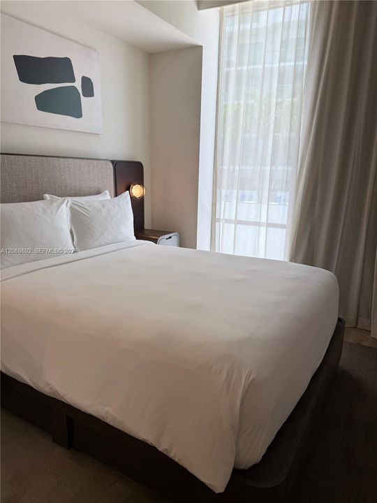 For Rent: $5,500 (2 beds, 2 baths, 975 Square Feet)