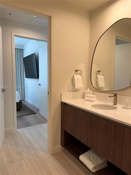 For Rent: $5,500 (2 beds, 2 baths, 975 Square Feet)