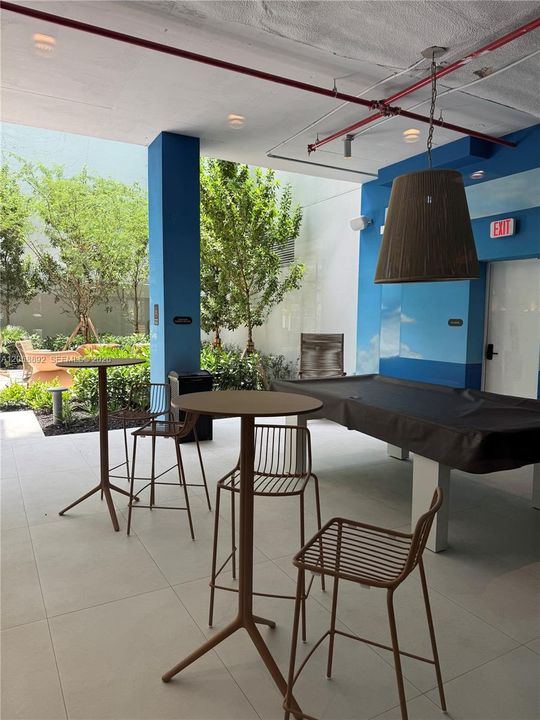 For Rent: $5,500 (2 beds, 2 baths, 975 Square Feet)