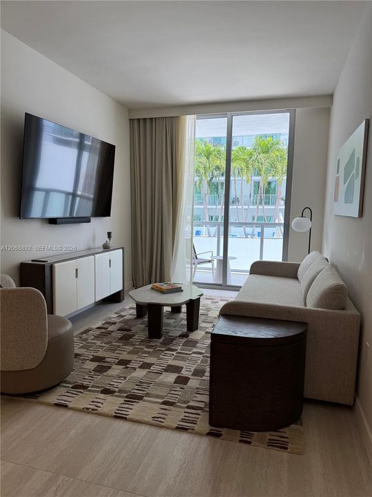 For Rent: $5,500 (2 beds, 2 baths, 975 Square Feet)