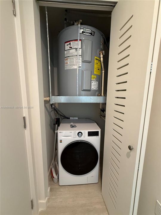 For Rent: $5,500 (2 beds, 2 baths, 975 Square Feet)