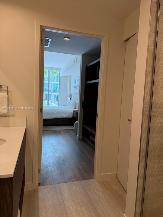 For Rent: $5,500 (2 beds, 2 baths, 975 Square Feet)