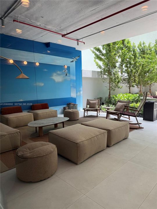 For Rent: $5,500 (2 beds, 2 baths, 975 Square Feet)