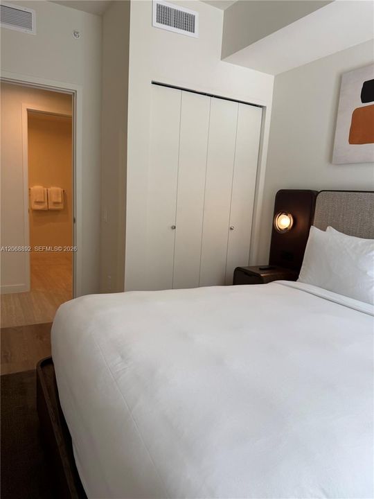 For Rent: $5,500 (2 beds, 2 baths, 975 Square Feet)