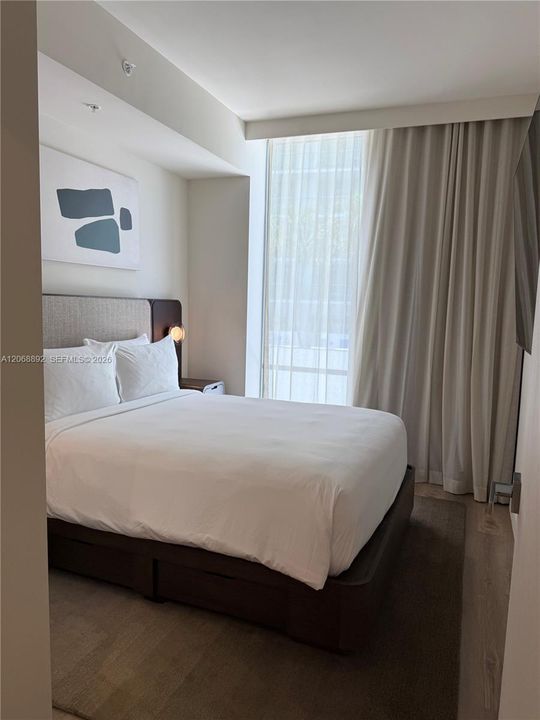 For Rent: $5,500 (2 beds, 2 baths, 975 Square Feet)