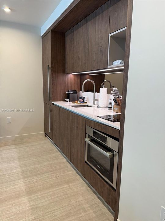 For Rent: $5,500 (2 beds, 2 baths, 975 Square Feet)