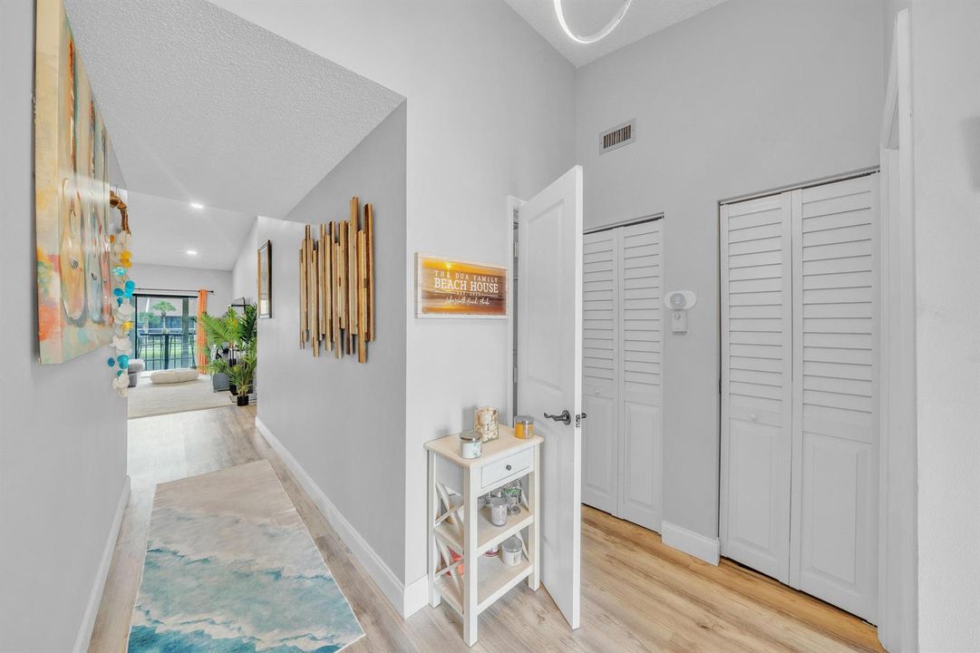 6 Foyer