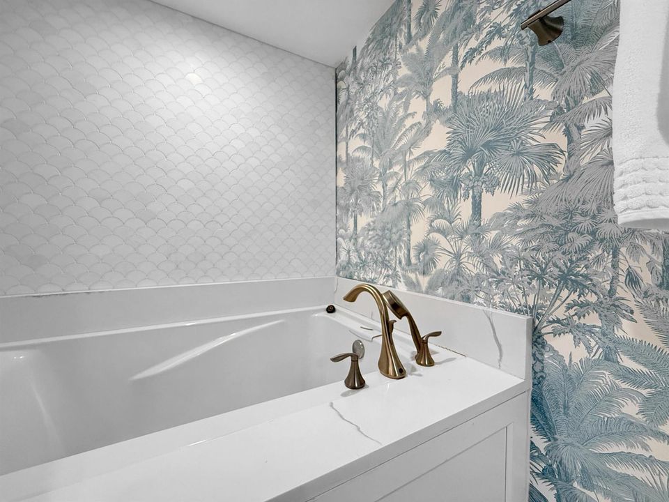 Second Bathroom w Tub