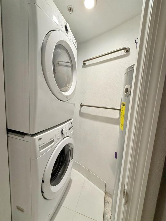 Washer Dryer in Unit