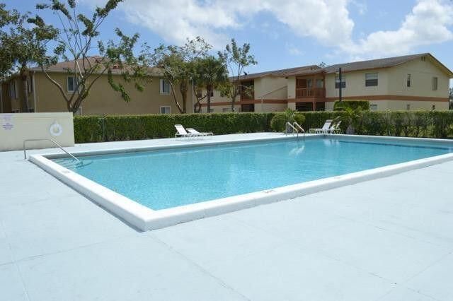 ABBEY PARK GARDENS POOL AREA