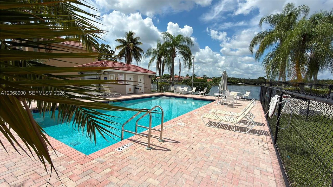 Recently Rented: $3,500 (3 beds, 2 baths, 1529 Square Feet)