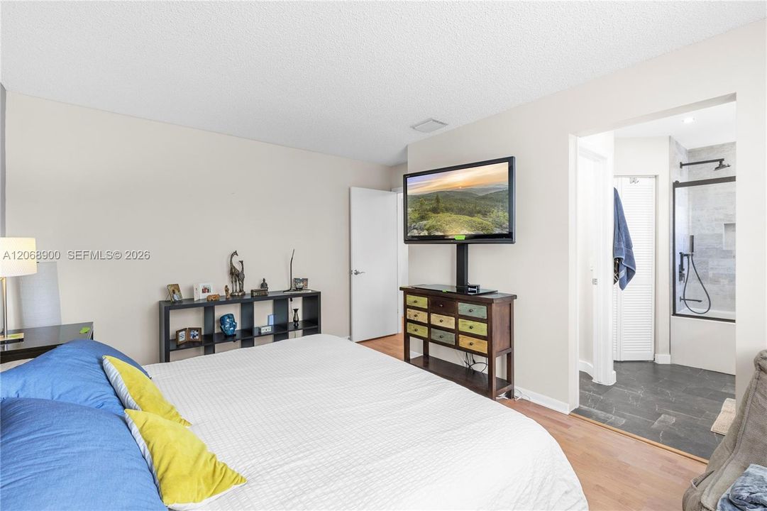 For Rent: $3,700 (3 beds, 2 baths, 1529 Square Feet)