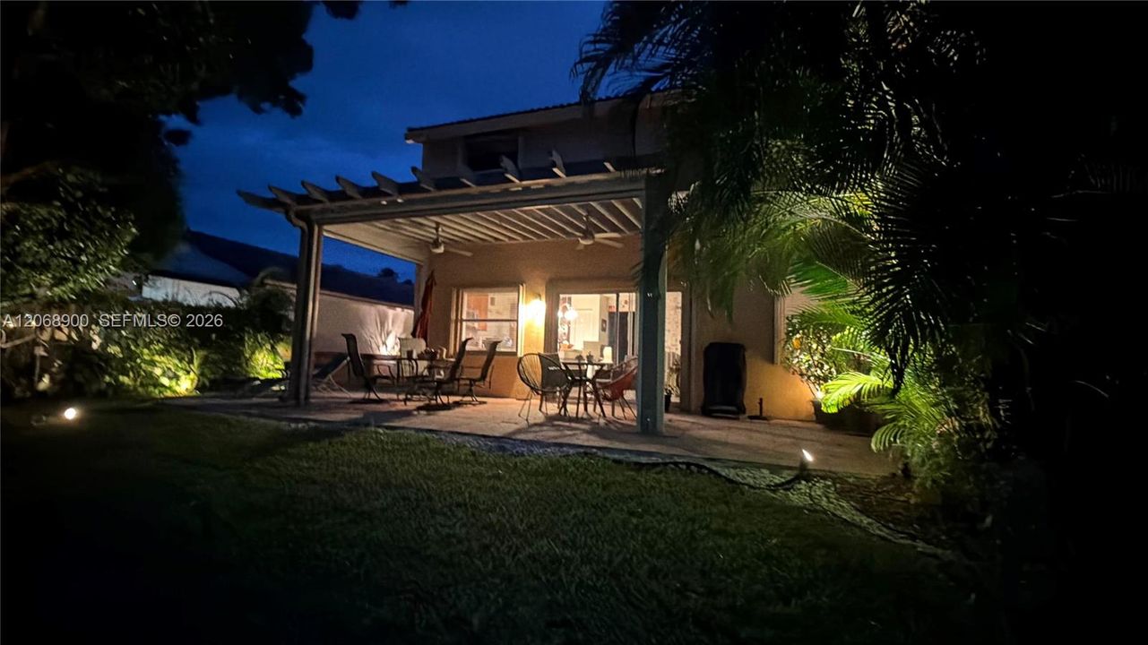 Recently Rented: $3,500 (3 beds, 2 baths, 1529 Square Feet)