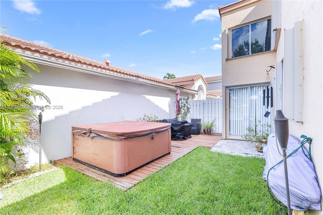 For Rent: $3,700 (3 beds, 2 baths, 1529 Square Feet)