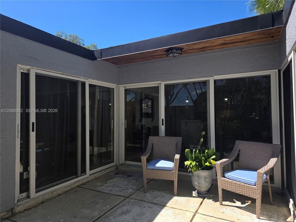 For Sale: $390,000 (1 beds, 2 baths, 792 Square Feet)
