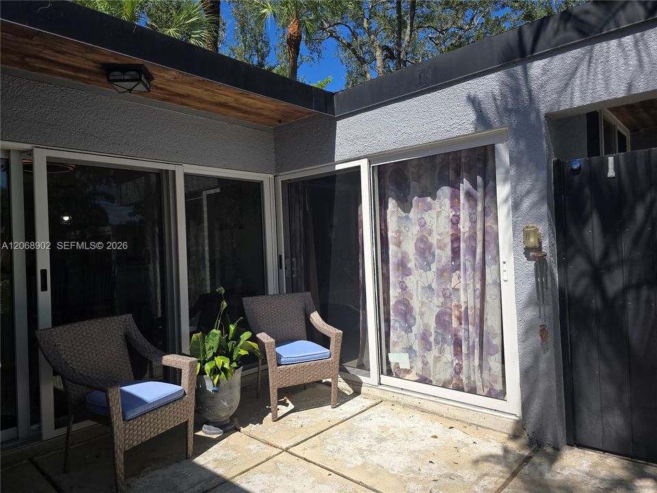 For Sale: $390,000 (1 beds, 2 baths, 792 Square Feet)