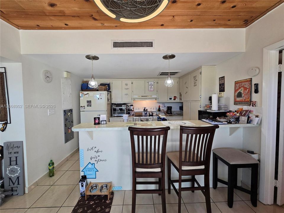 For Sale: $390,000 (1 beds, 2 baths, 792 Square Feet)