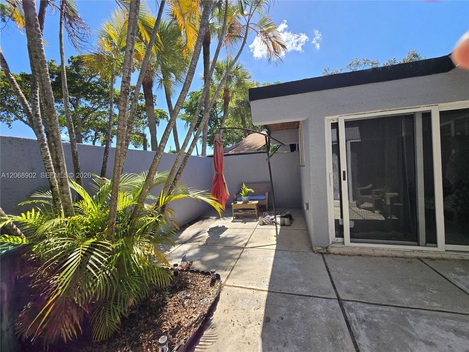For Sale: $390,000 (1 beds, 2 baths, 792 Square Feet)