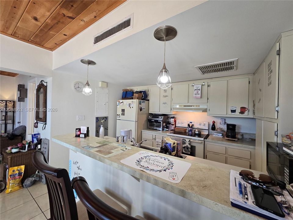 For Sale: $390,000 (1 beds, 2 baths, 792 Square Feet)