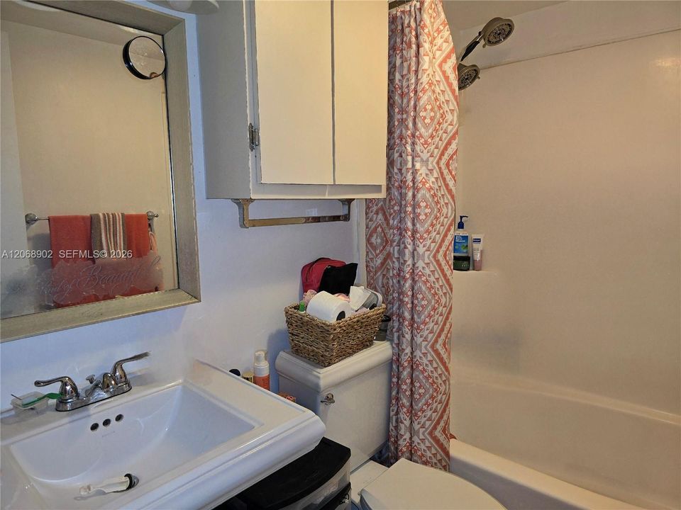 For Sale: $390,000 (1 beds, 2 baths, 792 Square Feet)