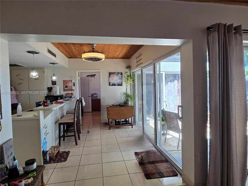 For Sale: $390,000 (1 beds, 2 baths, 792 Square Feet)