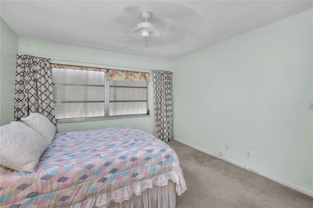 Spacious main bedroom