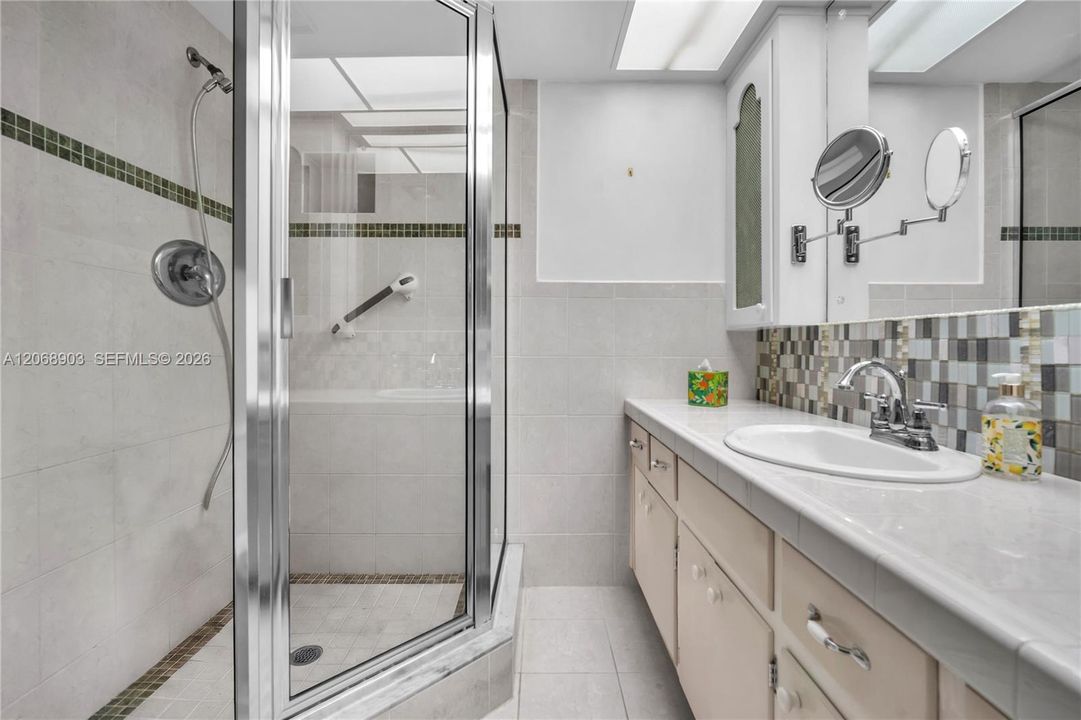 For Sale: $230,000 (2 beds, 2 baths, 1020 Square Feet)