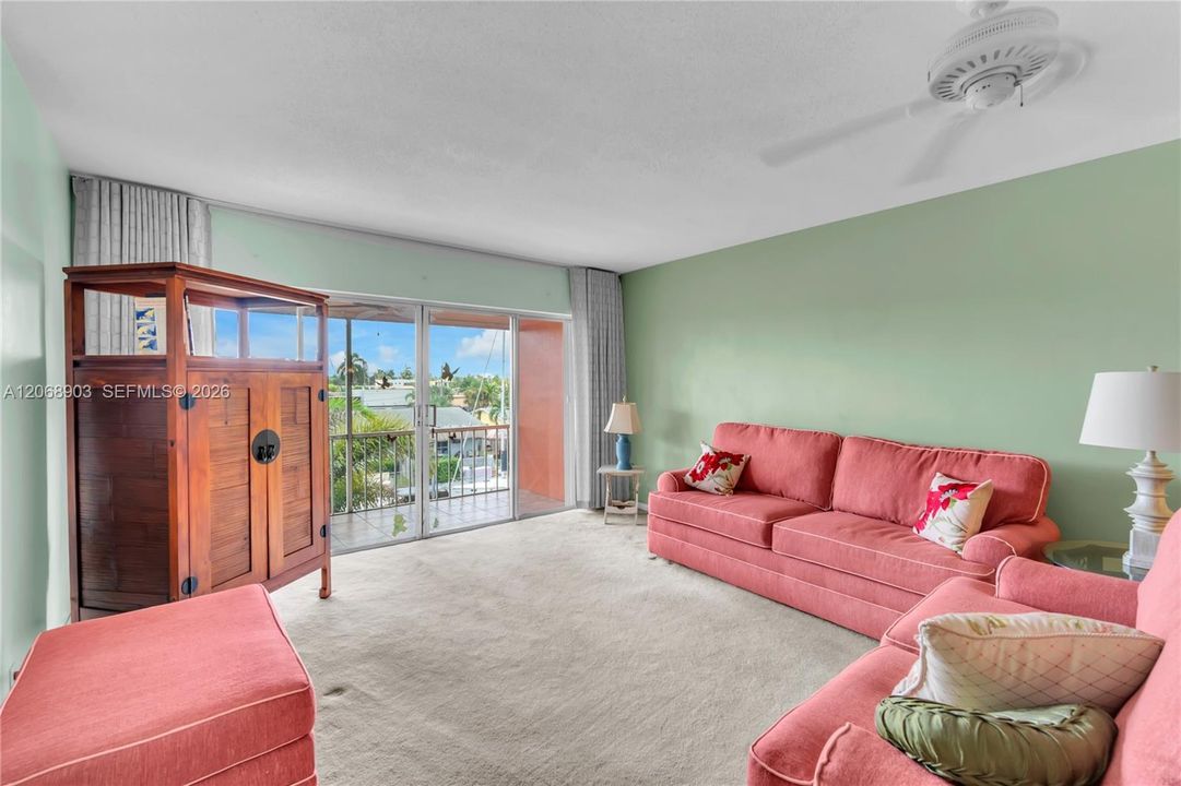 Spacious Living room