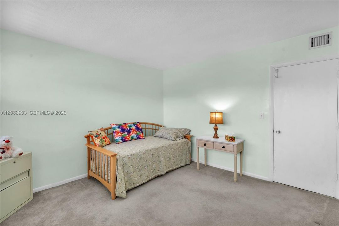 For Sale: $230,000 (2 beds, 2 baths, 1020 Square Feet)