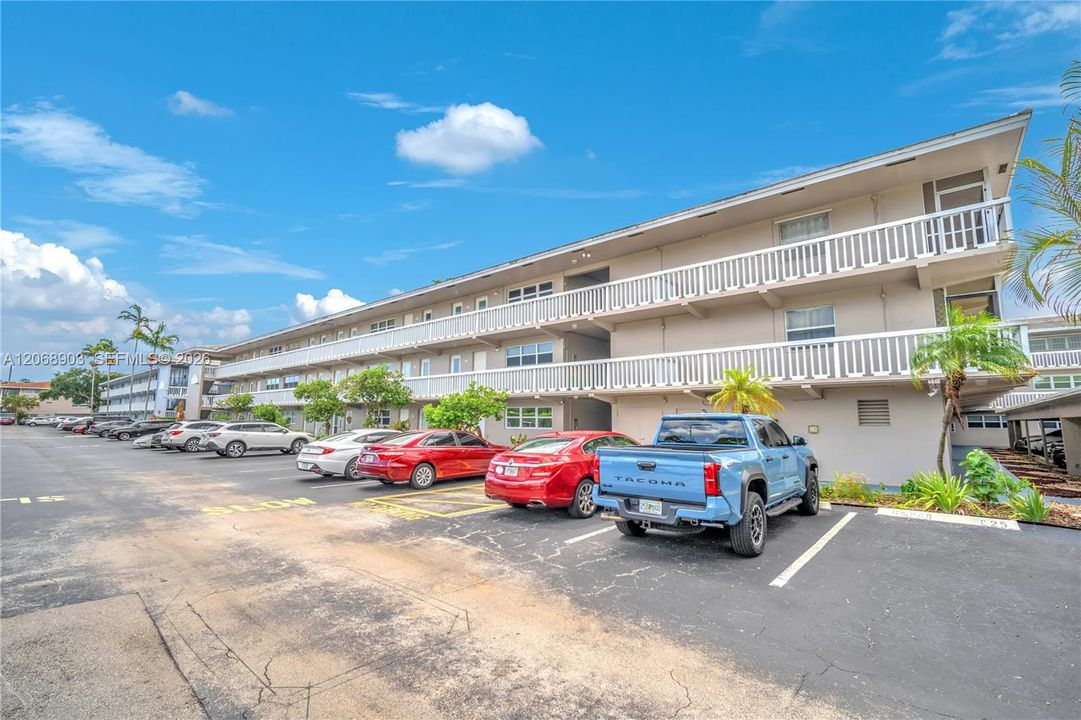 For Sale: $230,000 (2 beds, 2 baths, 1020 Square Feet)