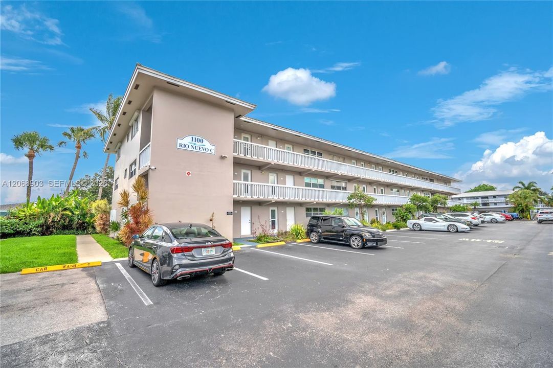 For Sale: $230,000 (2 beds, 2 baths, 1020 Square Feet)