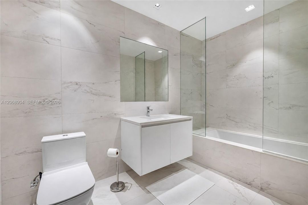В аренду: $35,000 (4 спален, 5 ванн, 4635 Квадратных фут)