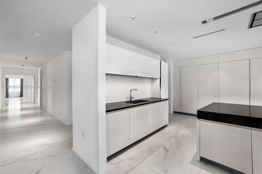 В аренду: $35,000 (4 спален, 5 ванн, 4635 Квадратных фут)