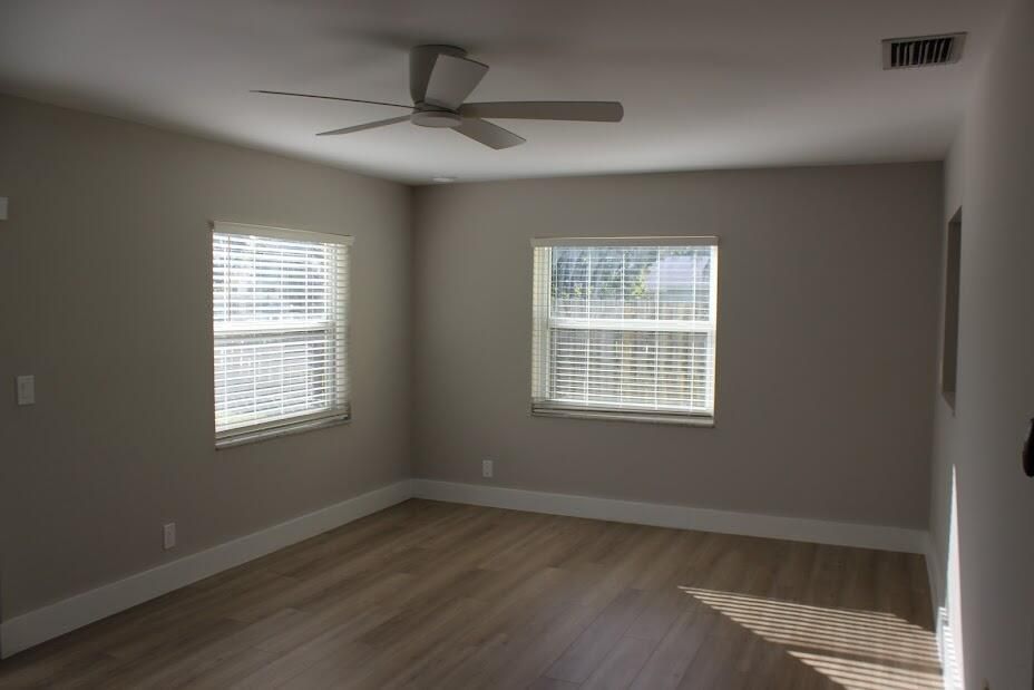 Living Room/Den