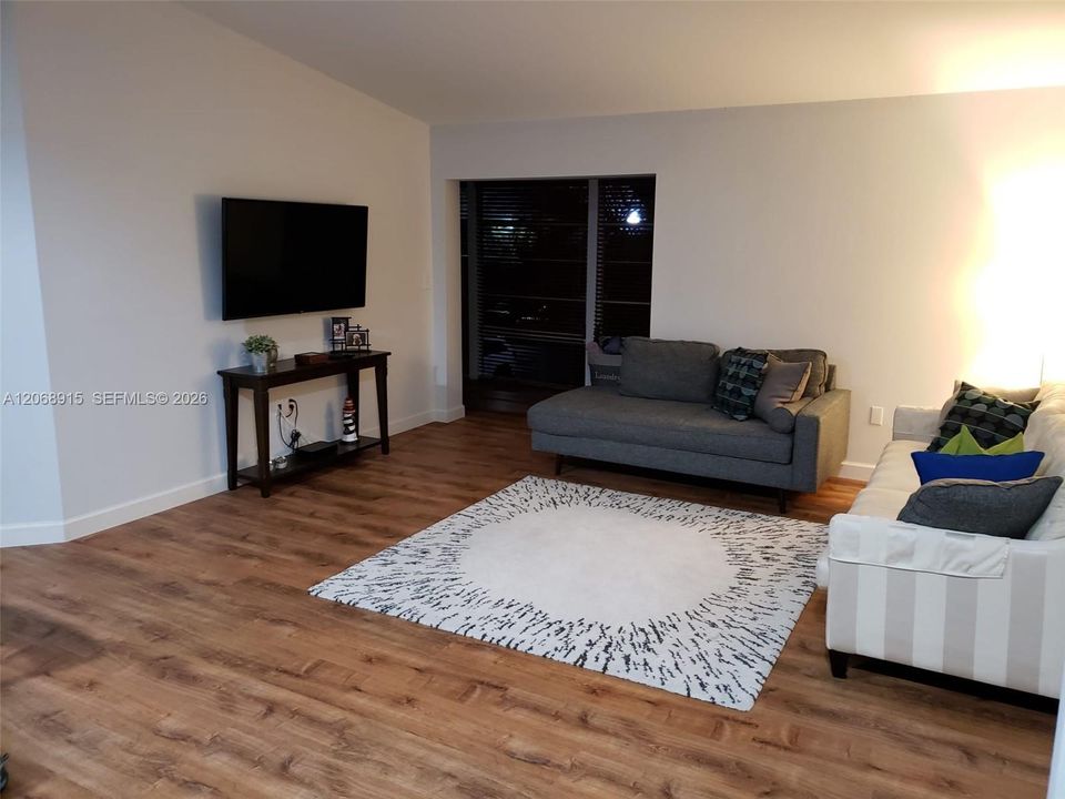 For Rent: $3,300 (3 beds, 2 baths, 1060 Square Feet)