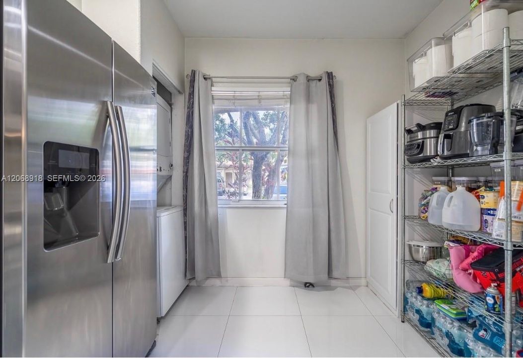 For Sale: $347,900 (2 beds, 2 baths, 1037 Square Feet)