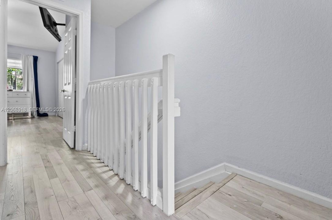 For Sale: $347,900 (2 beds, 2 baths, 1037 Square Feet)