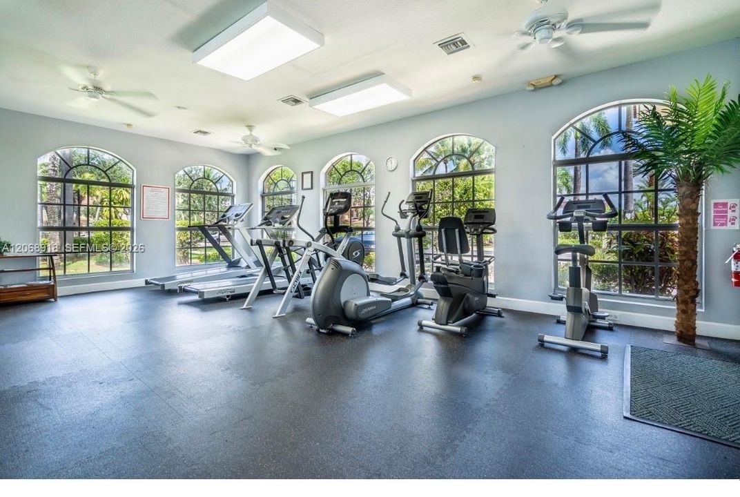 For Sale: $347,900 (2 beds, 2 baths, 1037 Square Feet)