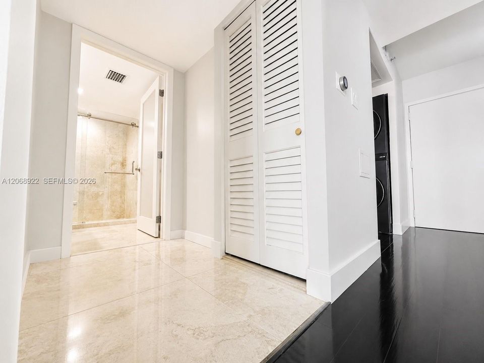 For Rent: $2,500 (2 beds, 2 baths, 883 Square Feet)