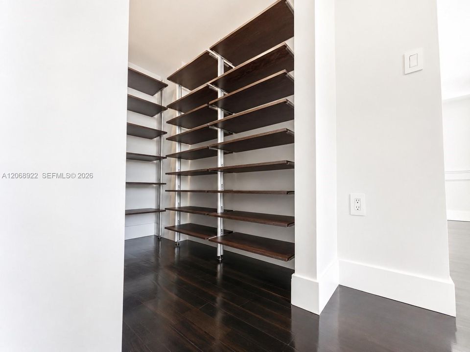 For Rent: $2,500 (2 beds, 2 baths, 883 Square Feet)