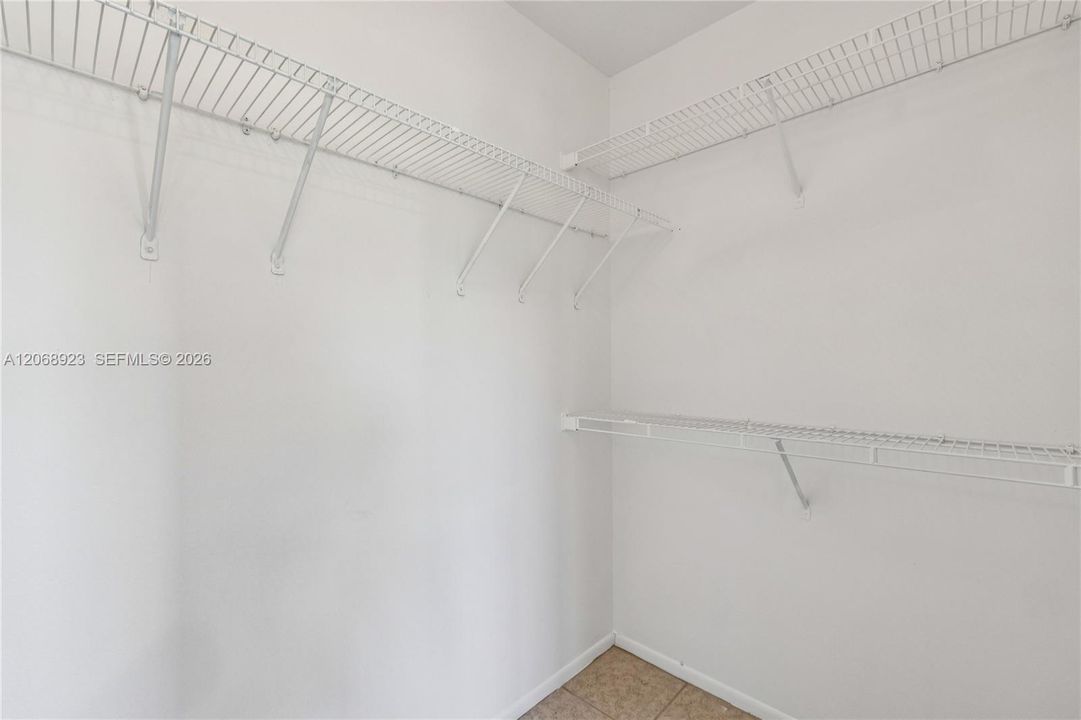 На продажу: $159,000 (1 спален, 1 ванн, 745 Квадратных фут)