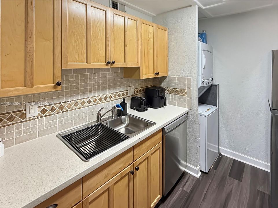 For Sale: $175,000 (2 beds, 2 baths, 768 Square Feet)