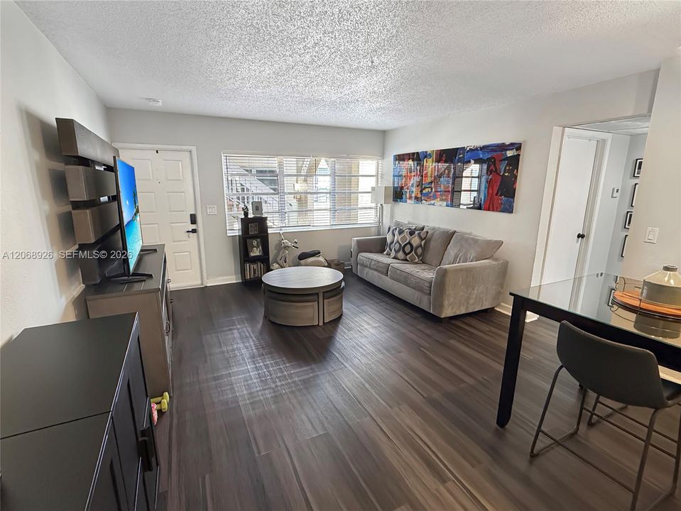 For Sale: $175,000 (2 beds, 2 baths, 768 Square Feet)