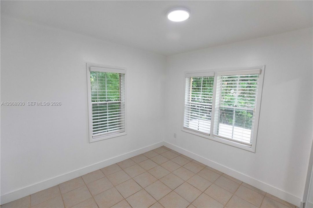 Active With Contract: $2,300 (2 beds, 1 baths, 2632 Square Feet)