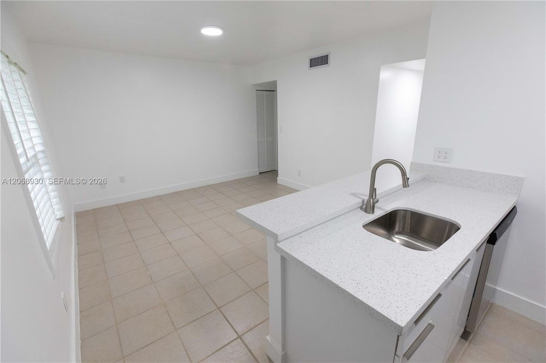 Active With Contract: $2,300 (2 beds, 1 baths, 2632 Square Feet)