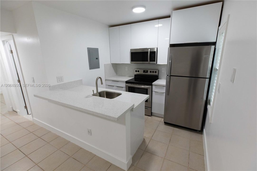 Active With Contract: $2,300 (2 beds, 1 baths, 2632 Square Feet)