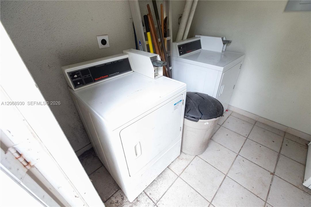 Active With Contract: $2,300 (2 beds, 1 baths, 2632 Square Feet)