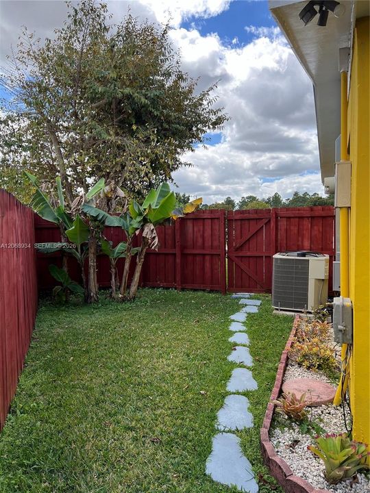 For Sale: $555,000 (4 beds, 1 baths, 1390 Square Feet)